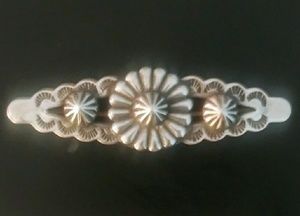 < VINTAGE STERLING PIN >